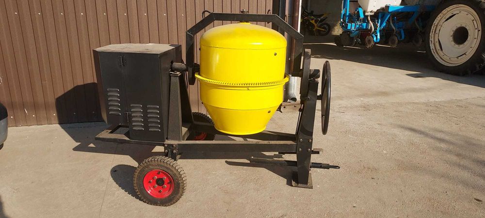 Betoniera 300 l , generator de curent 220 si trifazic de inchiriat