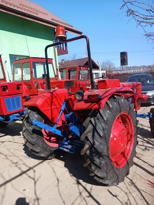 Vând tractor u445
