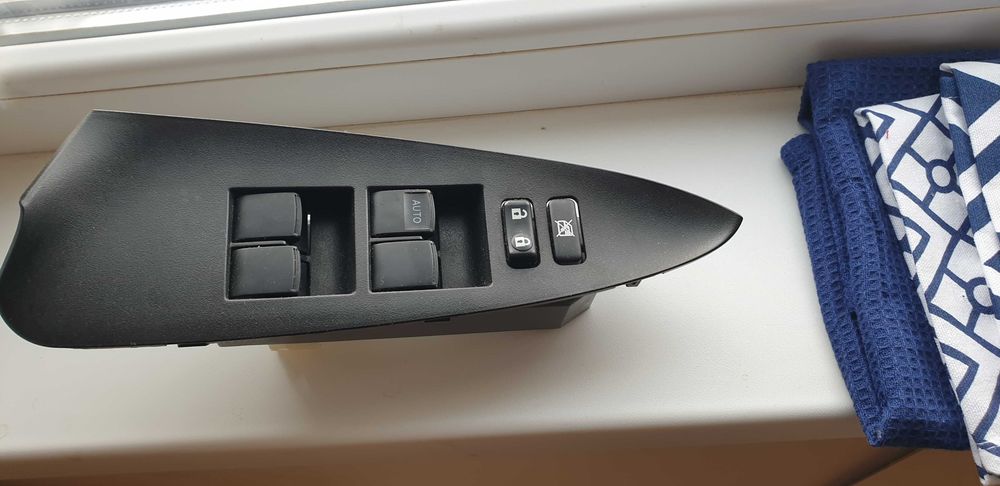 Универсален панел за 4-стъкла и централ.заключване на вратите.