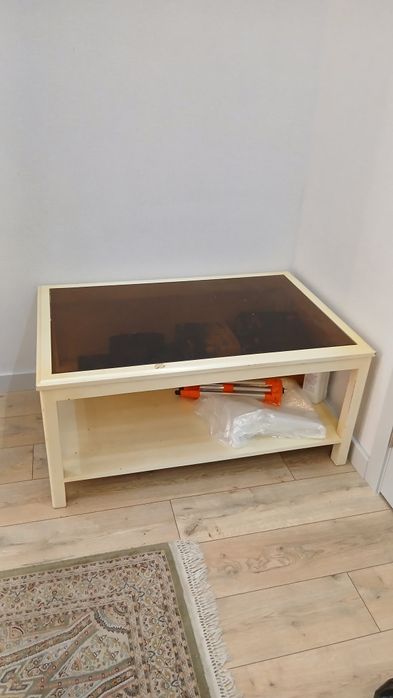 Журнальный столик сотилади