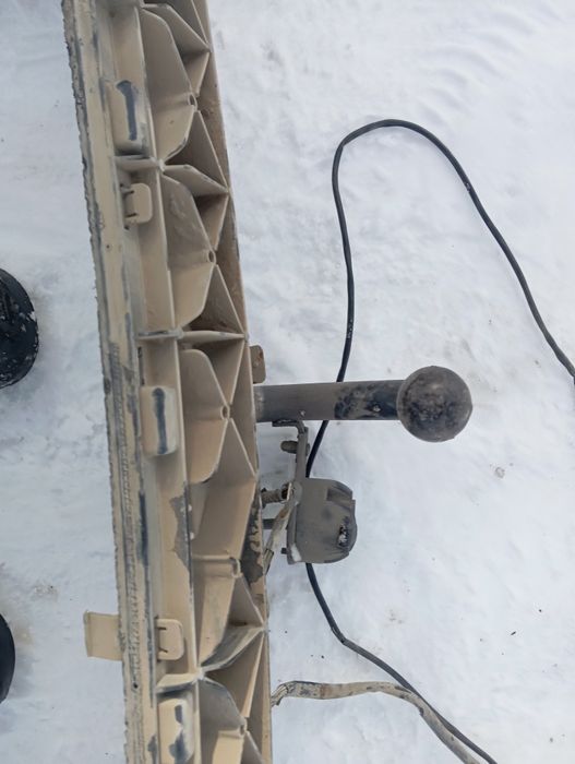 Фаркоп стоял на Ауди Б4.