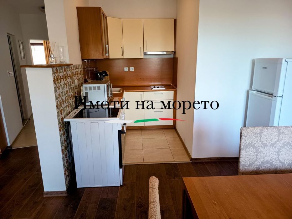Под наем тристаен с пряк изглед море