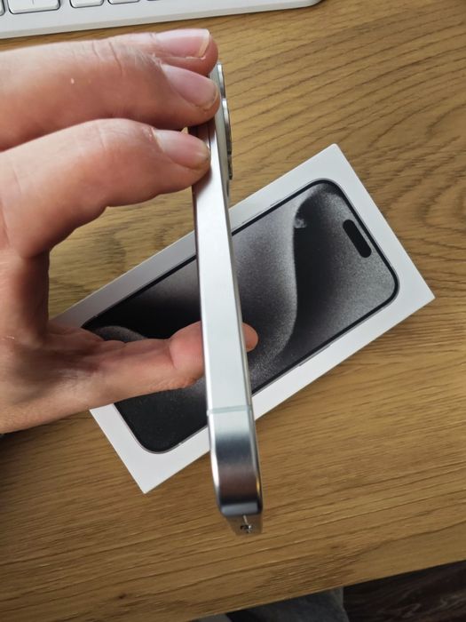 Apple iPhone 15 Pro – 1TB, White Titanium | 86% батерия | Като нов