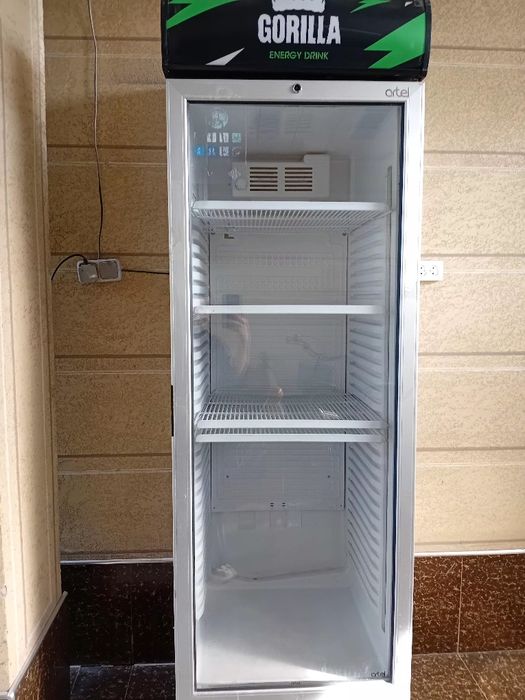 Vitrinali holodilnik