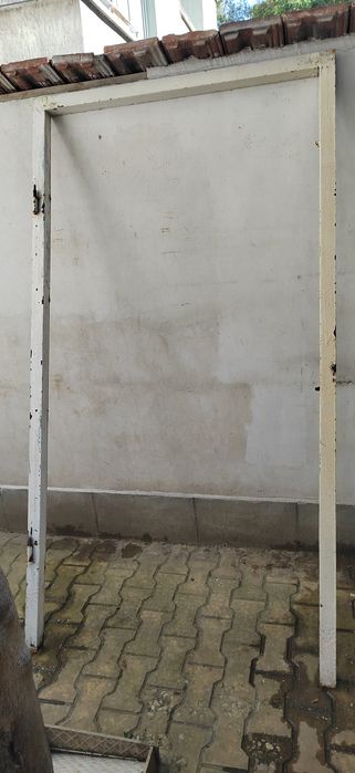 Желязна  врата с каса.     Р-ри   2м./1м.