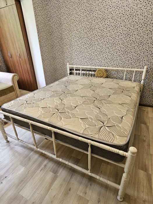 Кровать двуспальная