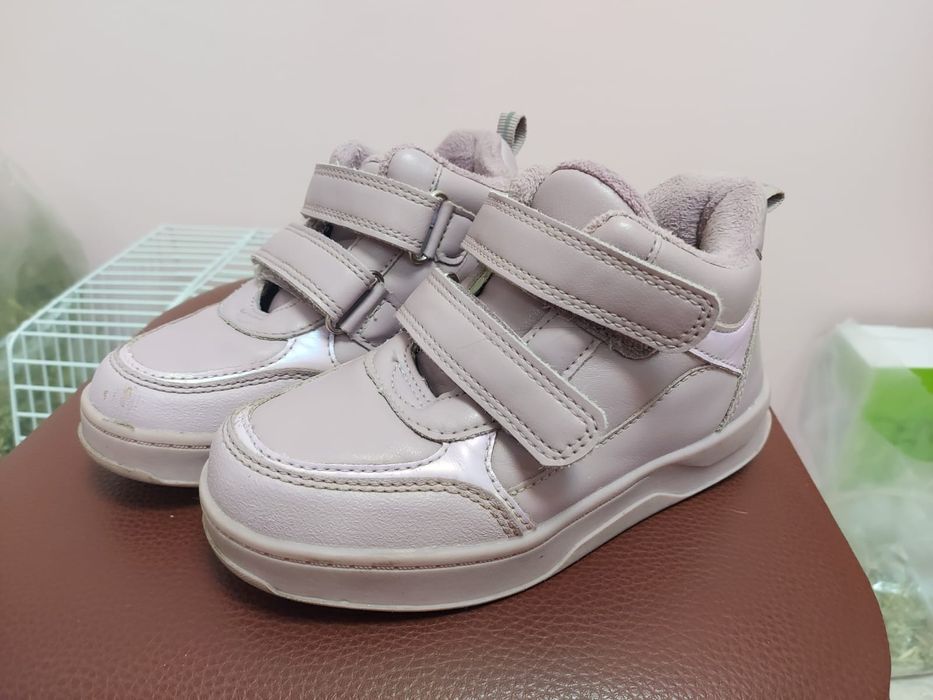 Продам весенние ботинки