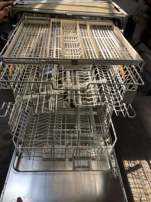 Съдомиялна Miele