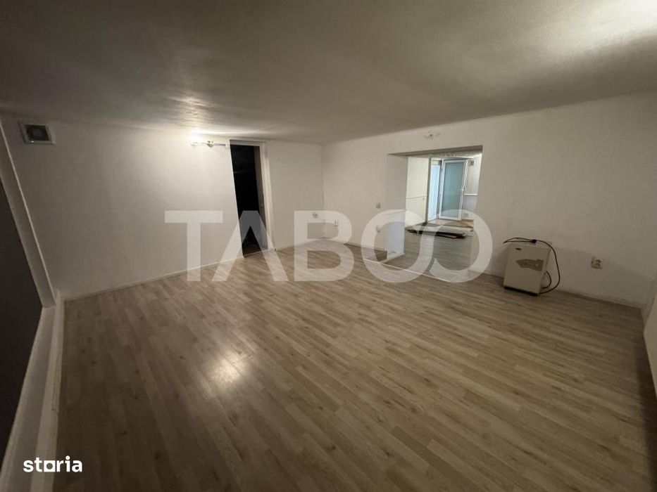 Spatiu comercial de inchiriat 4 camere 85 mpu Central Sibiu