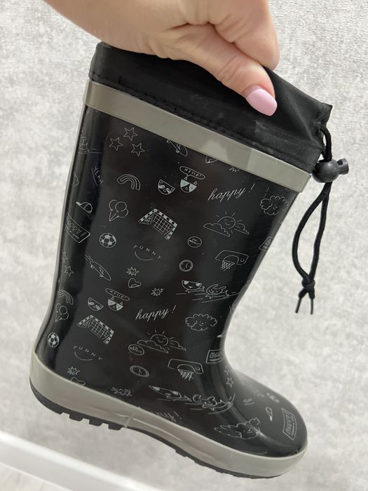 Продам резиновые сапоги.