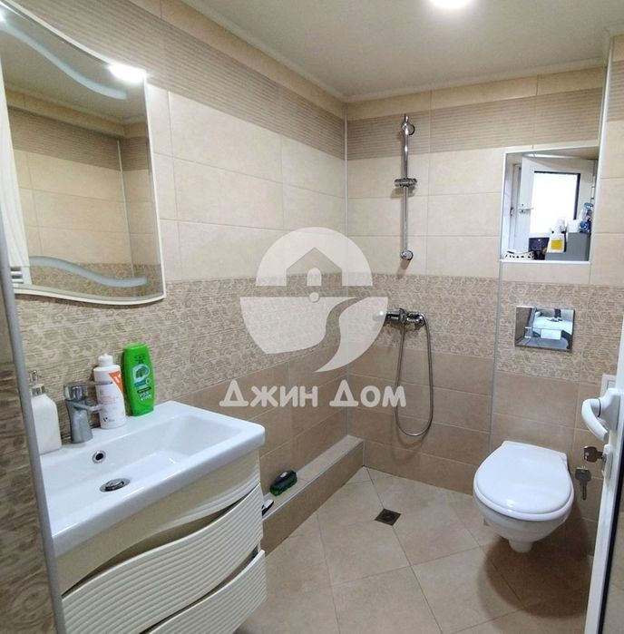 Просторна двуетажна къща в гр. Бяла