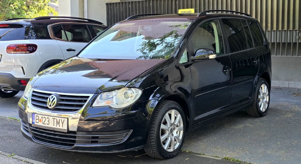 VW  Touran  1.9  TDi  2008  7 - Locurii