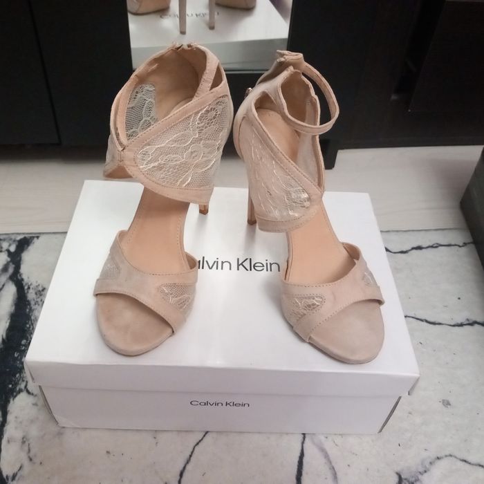 Sandale 36  cu model matase