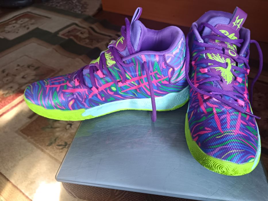 Кроссовки баскетбольные