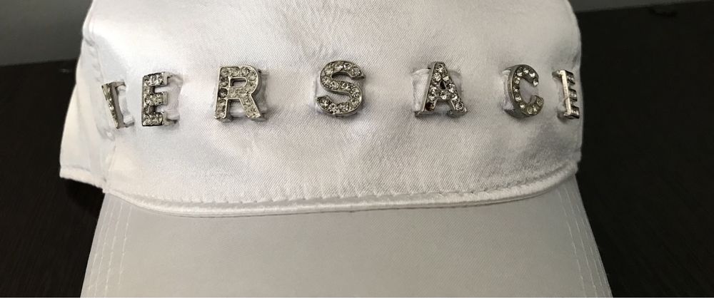 Продам кепку Versace 2тыс