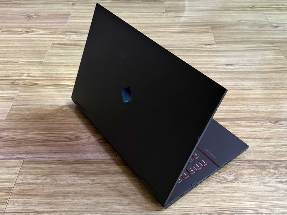 17.3 HP Omen`i7-11800H/RTX 3070/16GB RAM/512GB SSD/FHD IPS 144Hz