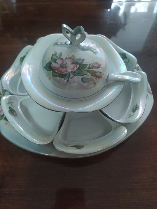 Менажница(столовая посуда)