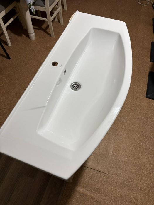 Раковина с тумбой для ванны