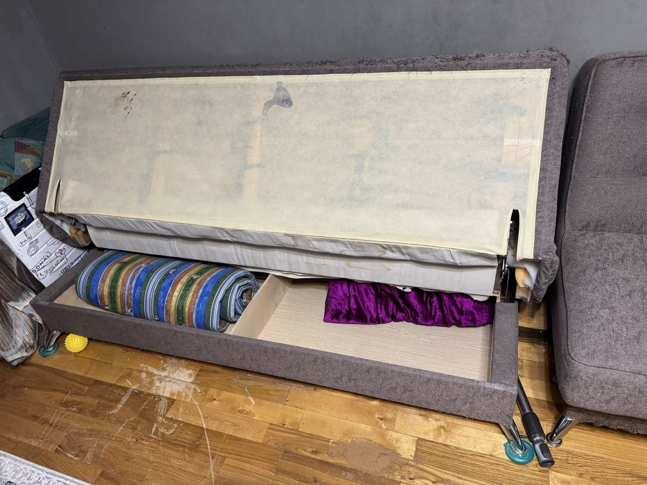 Диван и два кресла