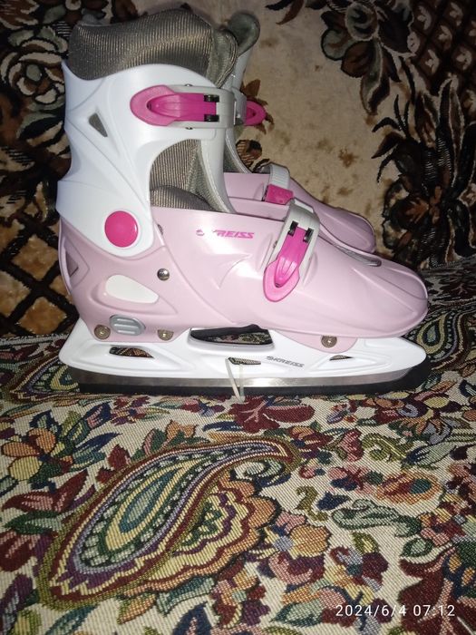 Продам коньки новые