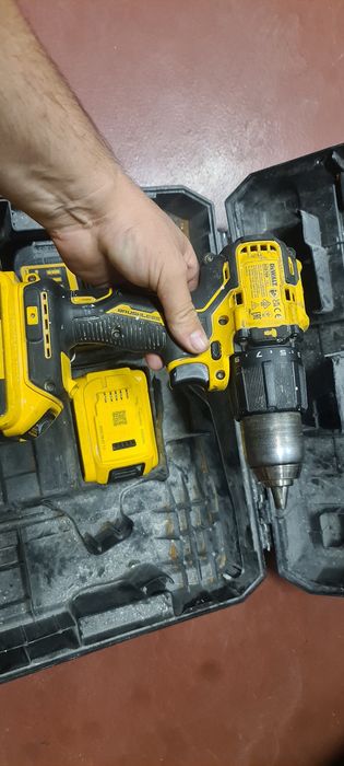 Dewalt 2022, 2x baterie, incarcator