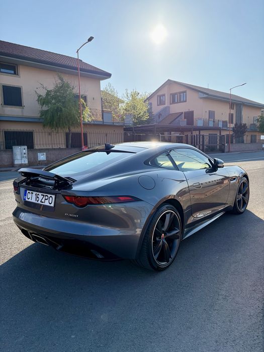 Jaguar F-type P300 R dynamic proprietar