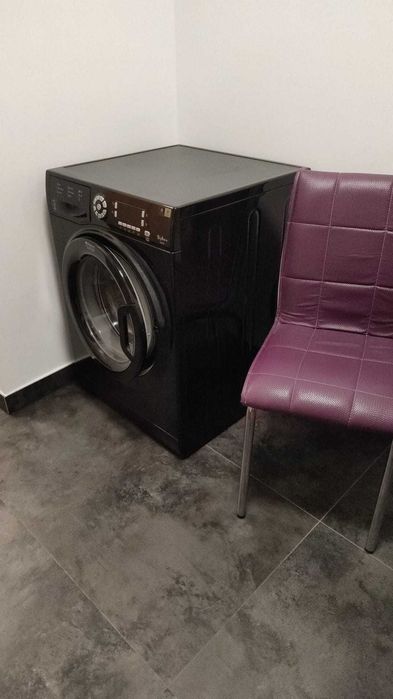 Mașină de spălat rufe Hotpoint Ariston, 9 kg, 1400 RPM, Neagră – Stare impecabila