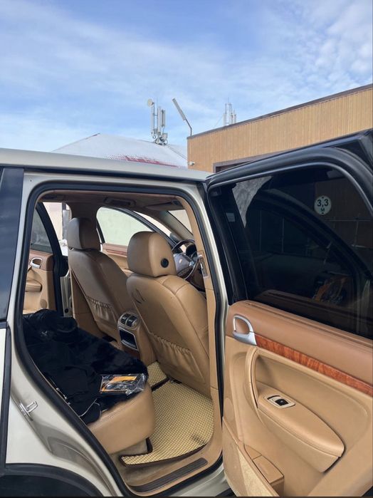 Porsche Cayenne 2004.  4.5