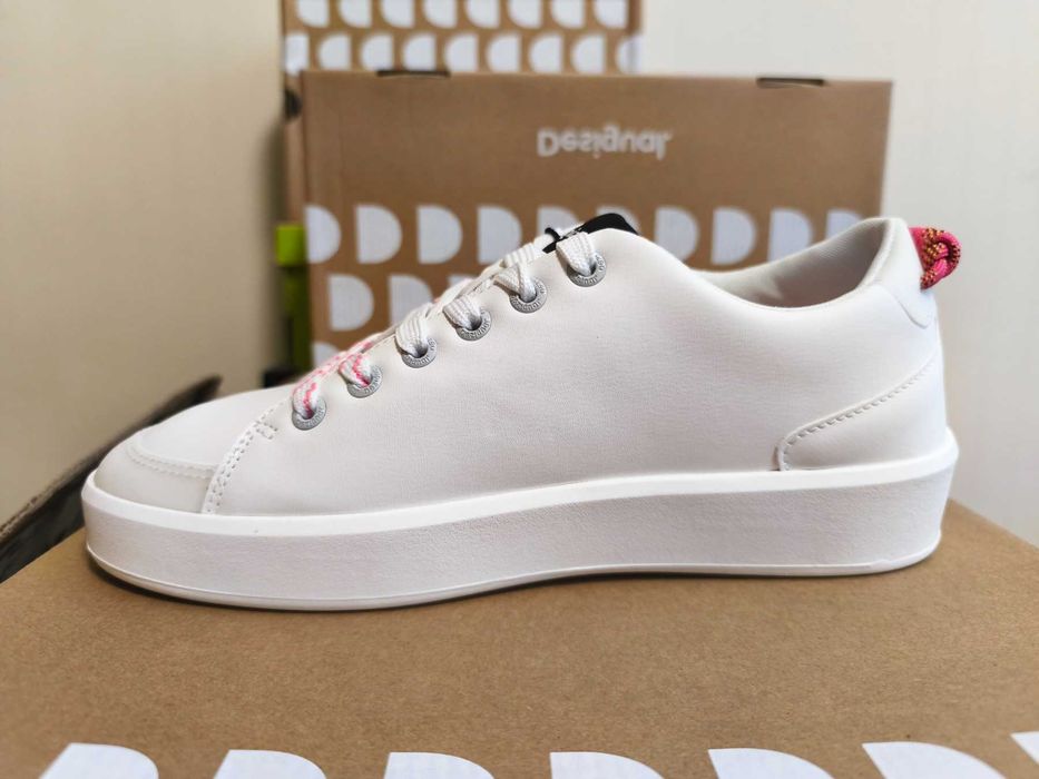 Desigual кецове бели
