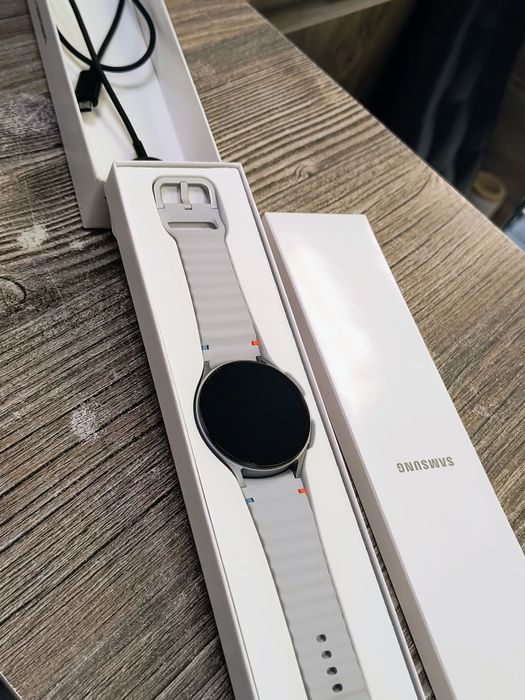 Samsung Galaxy Watch 7 LTE / 44мм