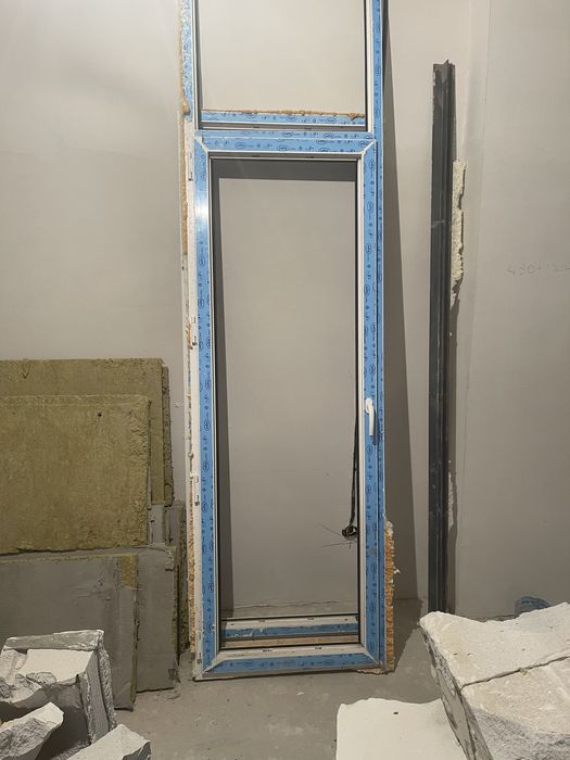 Дверь и окно балкона