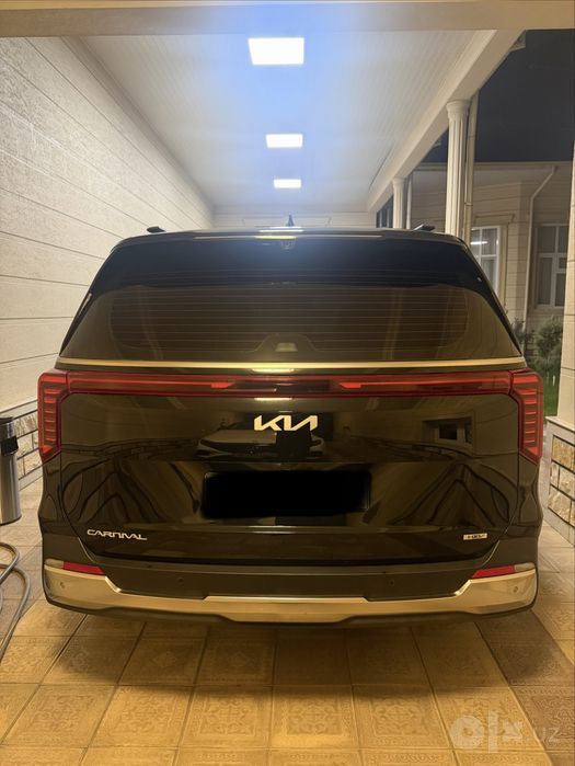 Kia carnival hybrid