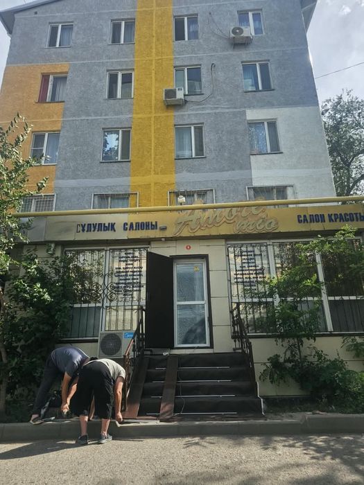 Продам двери в отличном состоянии и плитку!