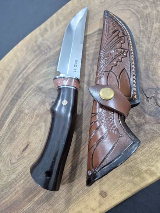 Ловен нож с кожена кания LN404