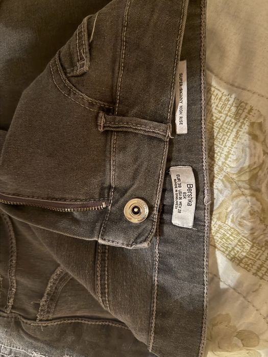 Сиви дънки размер 32, носени са няколко пъти в отлично състояние