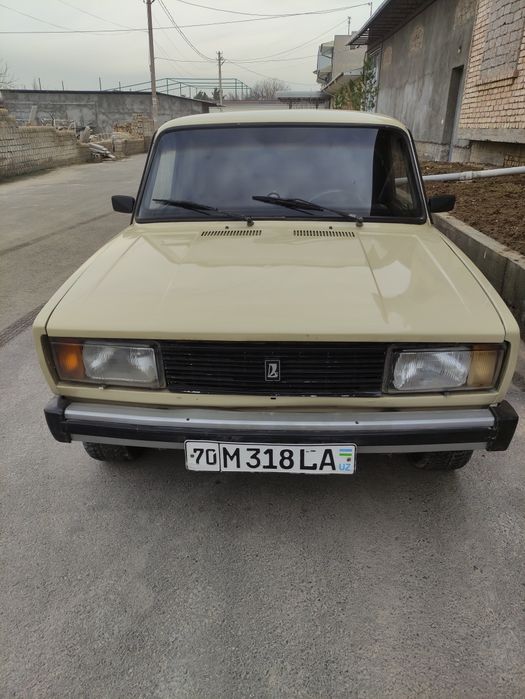 Vaz 2105 sotiladi