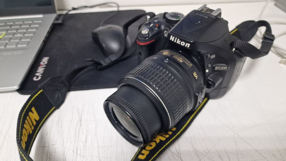 Продам камеру Nikon d5200 в хорошем состоянии