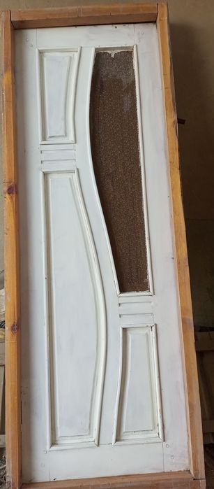 Продаётся деревянная дверь.
