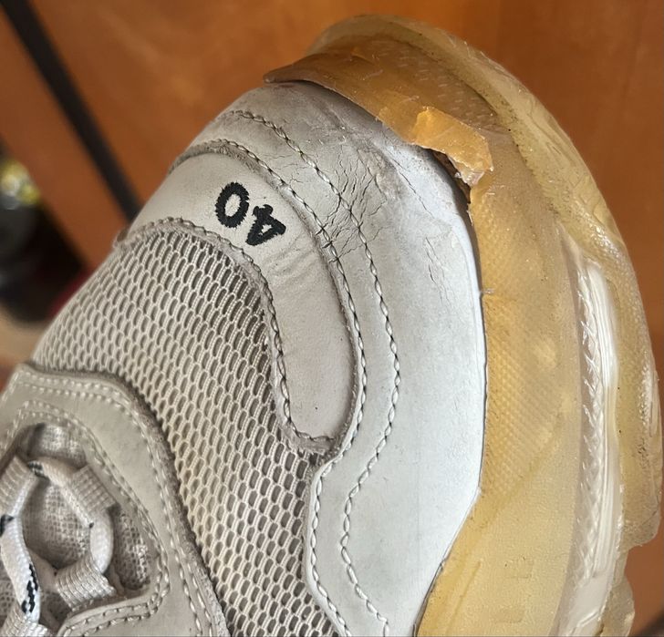 Balenciaga маратонки 40 отговарят на 26 см.