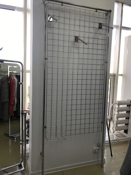 Продаю вешалку хромированную сетку