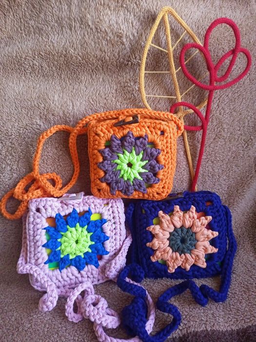 Продаются яркие сумочки