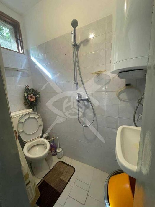 Дава се под наем Етаж от къща в Варна, Общината - 25 кв.м за 225 € - Снимка #5