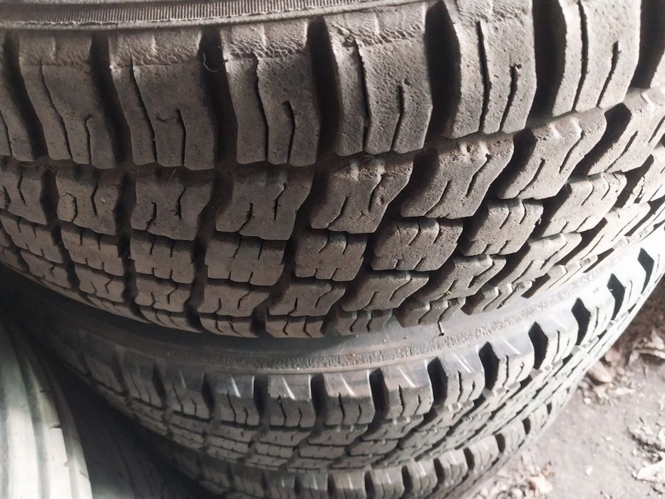 4 шины 225 75 R16 всесезонные.