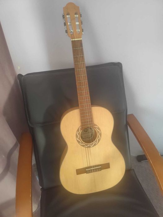 Chitara clasica Hora Reghin