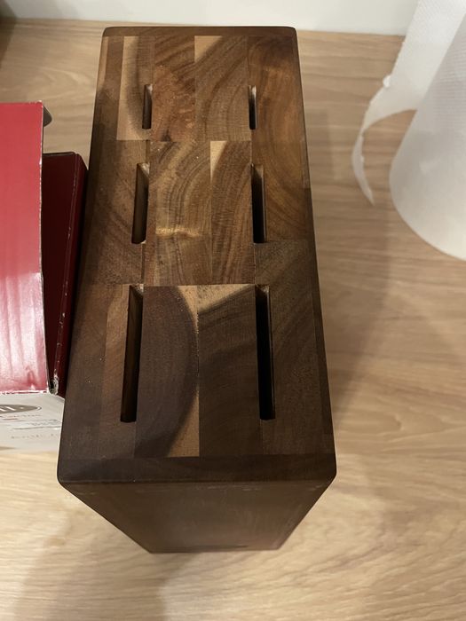 Поставка за ножове масив