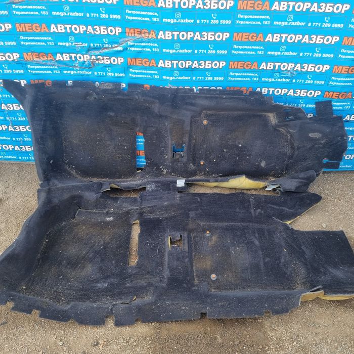 Пол ковролин в ауди 100 с4.