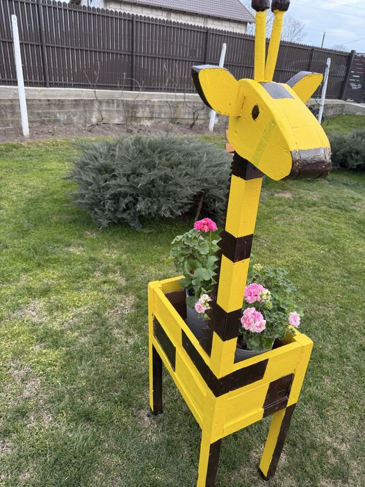 Girafa gigant din lemn personalizata ghiveci flori si decor