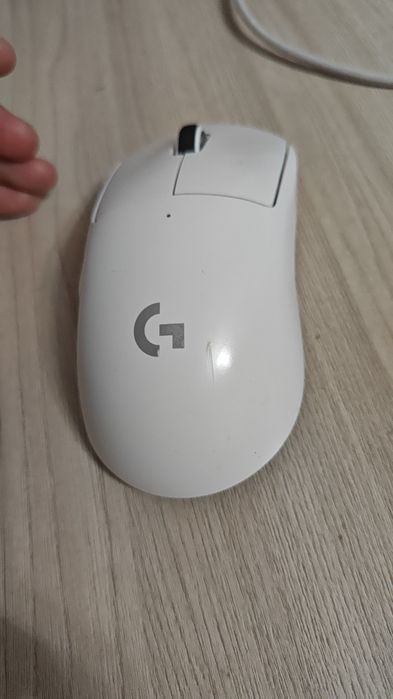 Logitech G Pro, Razer Blackshark V2 X.