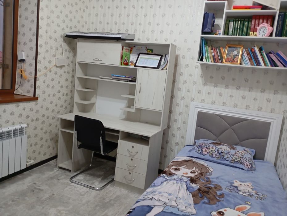 Jizzax shahrining markazida 4 xonali uy sotiladi. 960 mln. soʻm