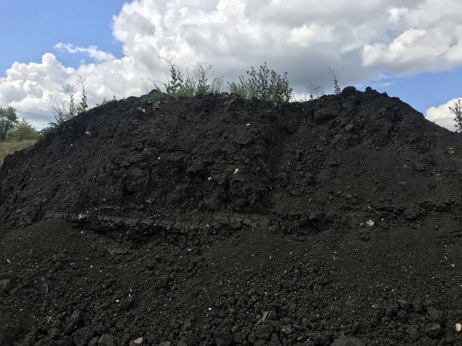 Продам чернозем для садовых и огородных работ. Качественный грунт